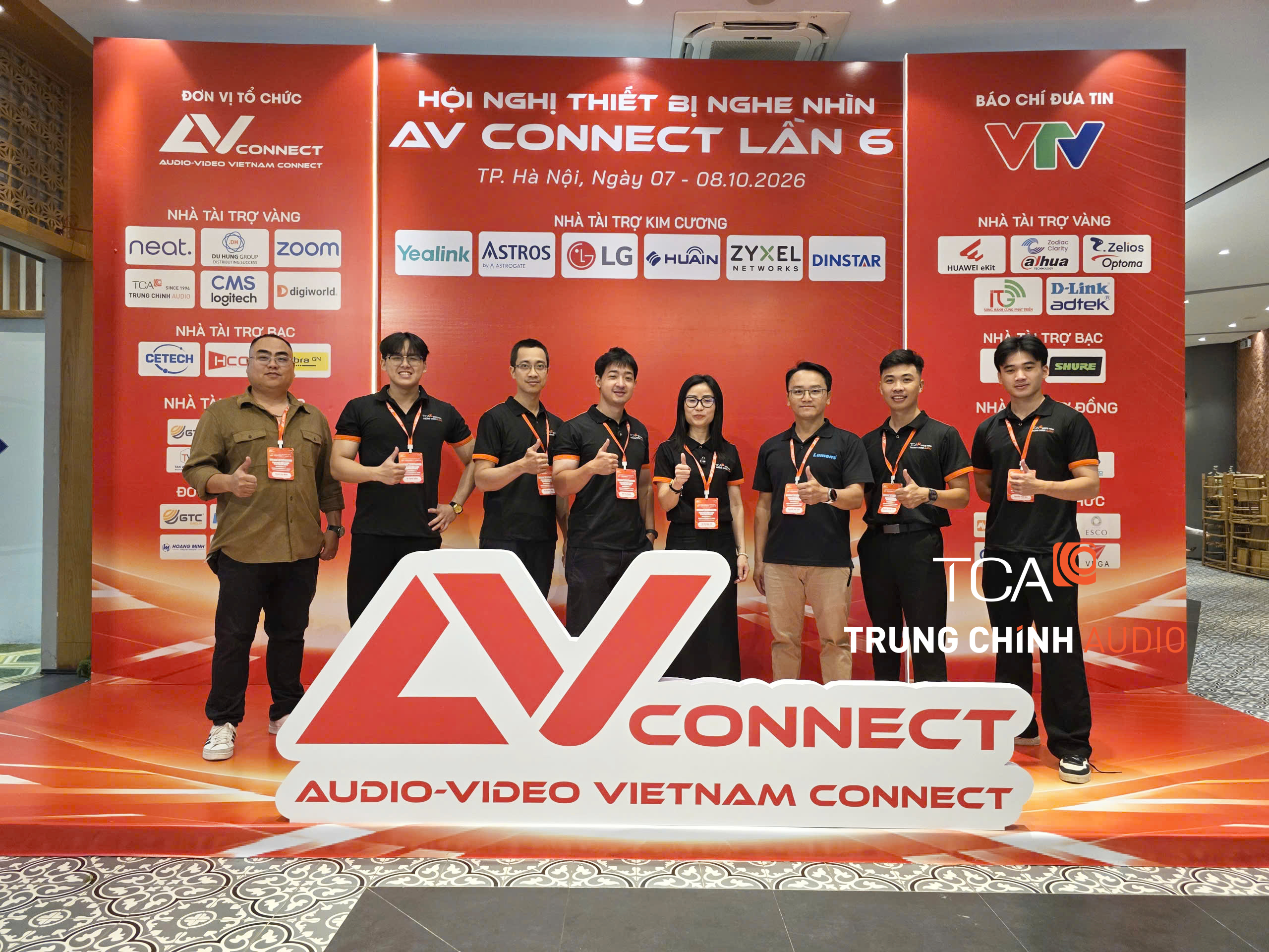 Đội ngũ Trung Chính Audio checkin tại background sự kiện triển lãm AV Connect 2026